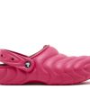 Zuecos Crocs Classic Overpuff con forro «Dragon Fruit»