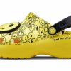 Zuecos Crocs (WMNS) X Smiley Classic con suela gruesa y cara sonriente, color amarillo y negro 207233-90H